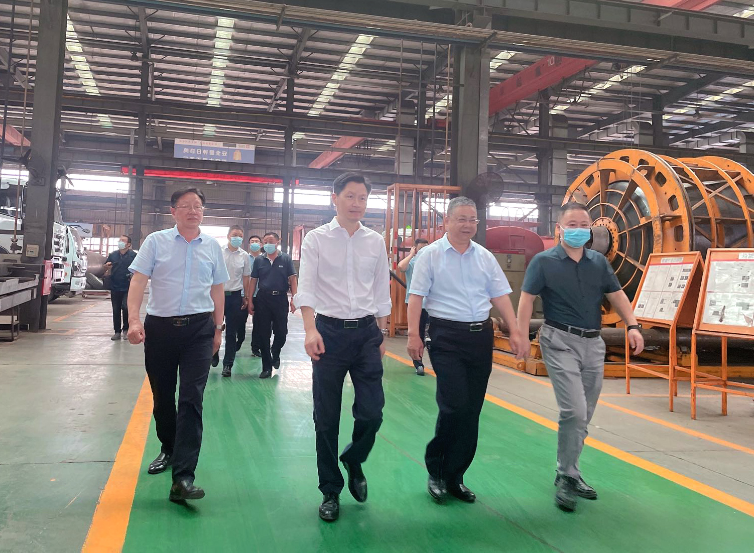 市委常委、常務副市長甘國棟一行蒞臨楚勝汽車集團調(diào)研